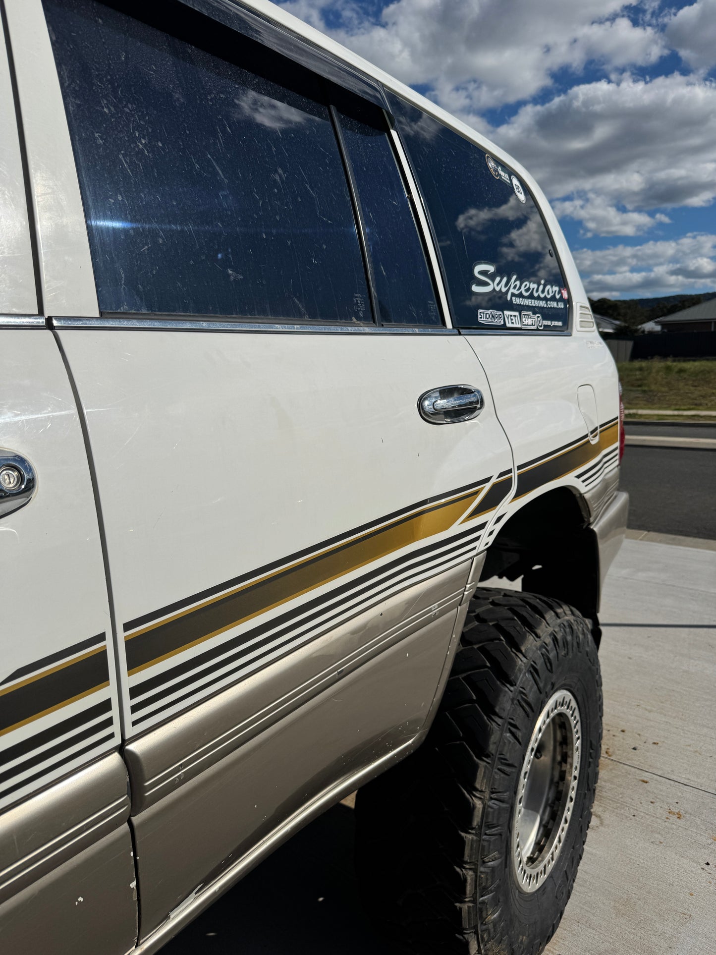 100/105 Series 'FALCON' decal