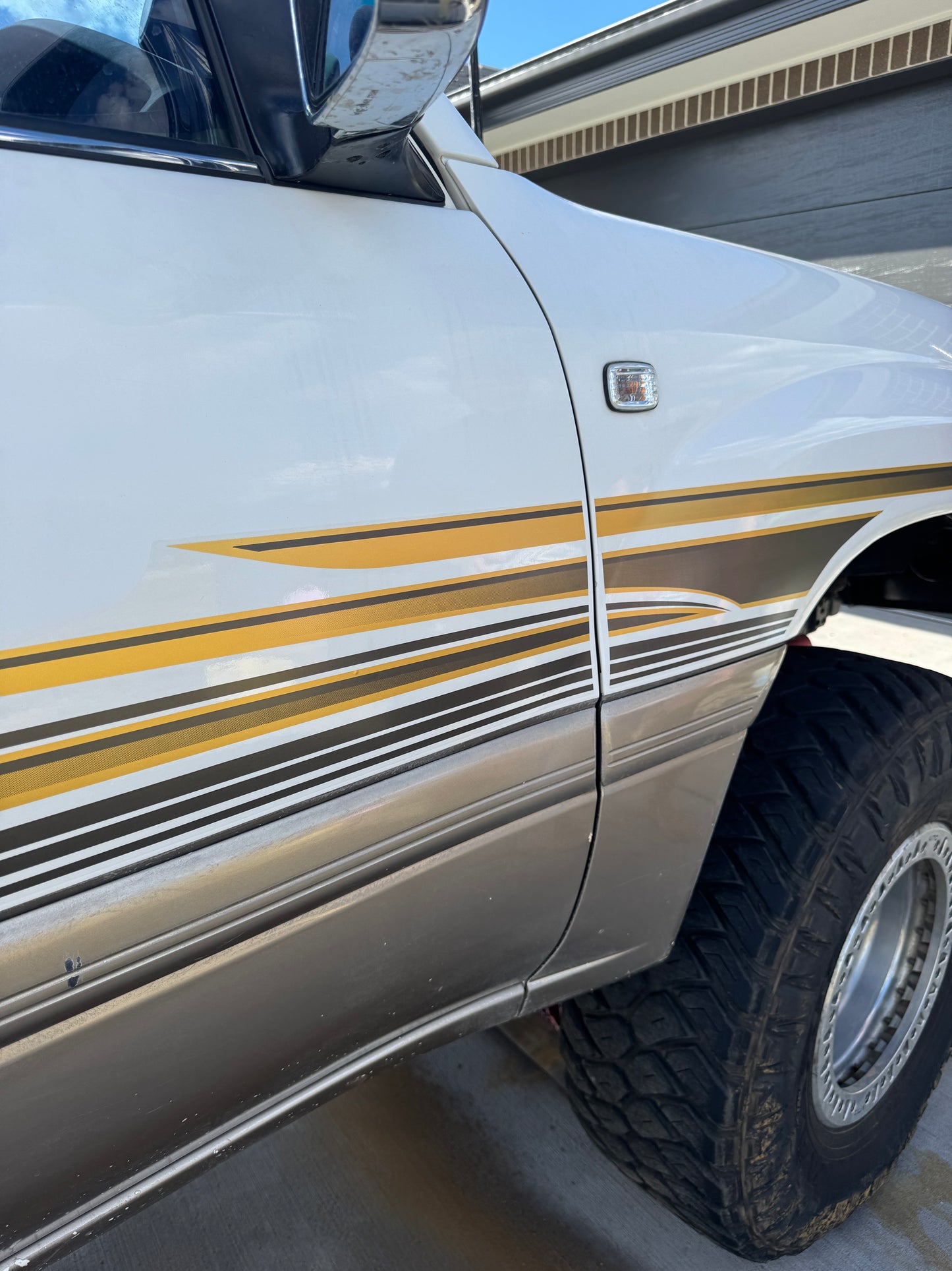 100/105 Series 'FALCON' decal